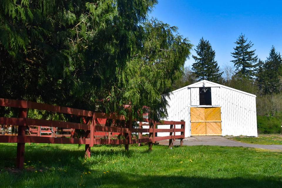 Barn / Cocktail Lounge