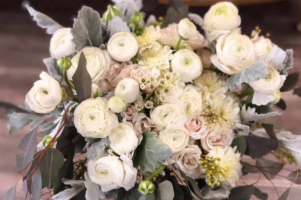 Chic rustic bridal bouquet