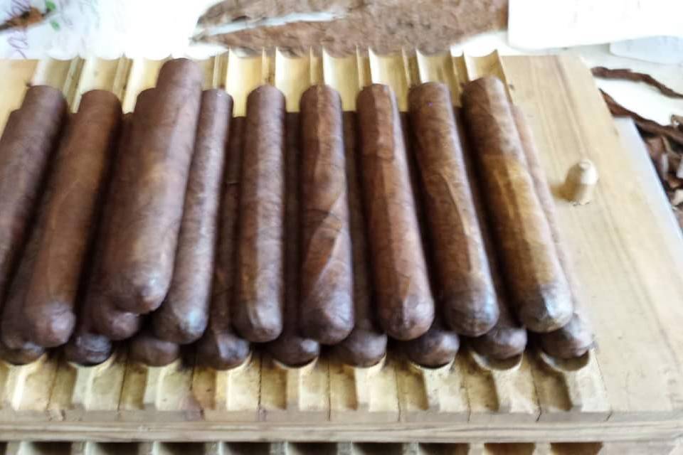 HR Handmade Cigars