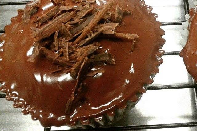 Valrhona Dark Chocolate cupcakes with Solstice Madagascar ganache topped with Solstice Ecuador Camino verde shavings.