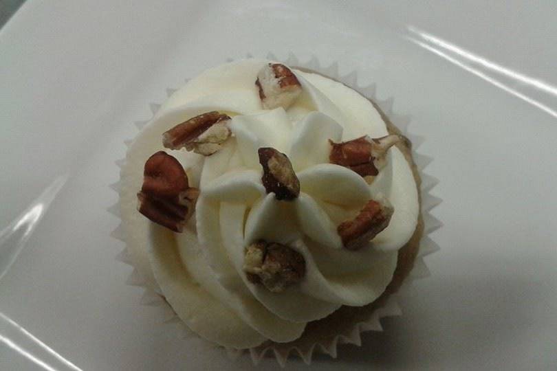 Hummingbird Cupcakes
Banana, pineapple and pecan cupcake topped with cream cheese frosting and garnished with toasted pecans.