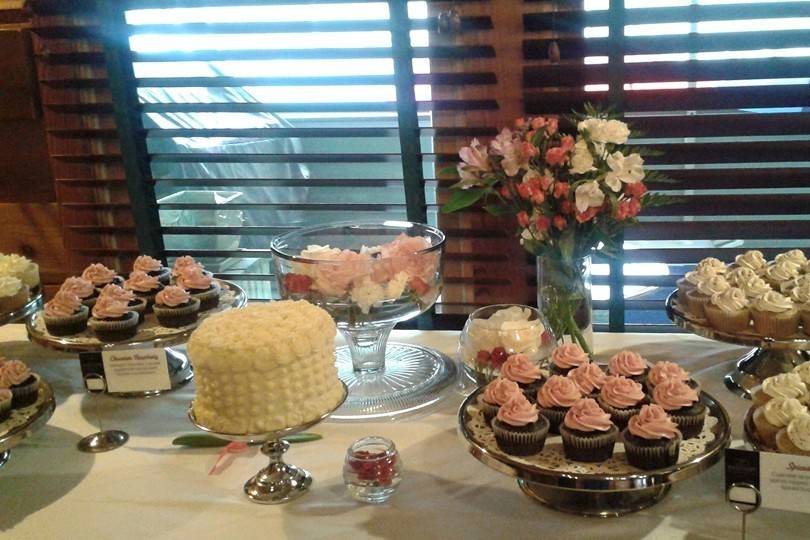 Ginger Lemon Single Tier Wedding Cake, Valrhona Chocolate with Handpureed Raspberry Cupcakes & Spiced Chai Cupcakes