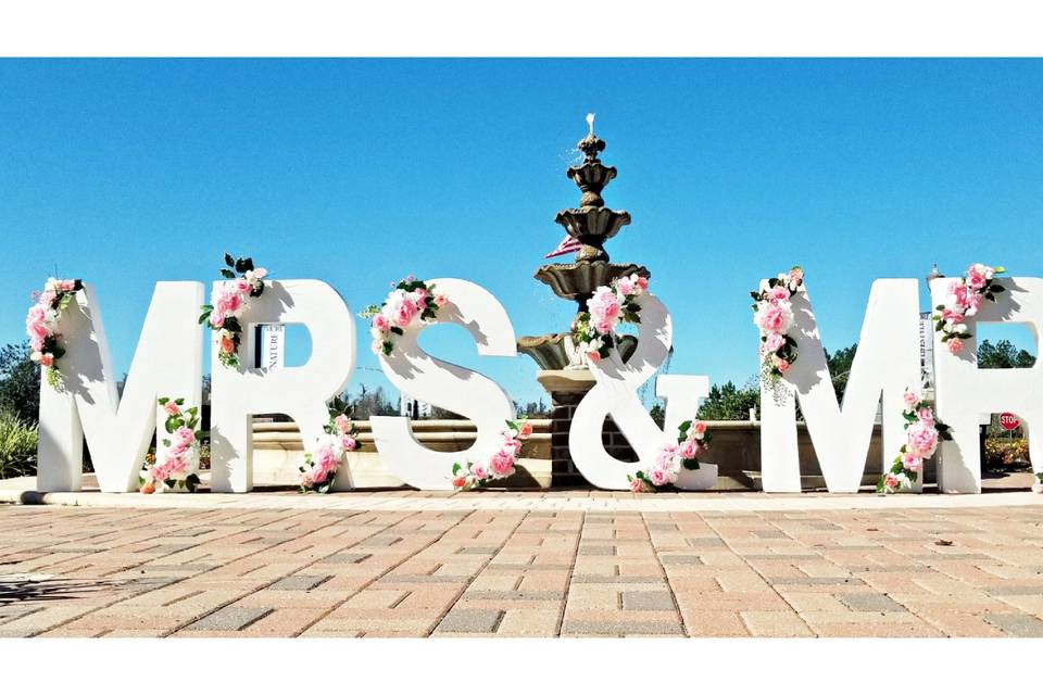 Mr & Mrs 3D Giant Letters