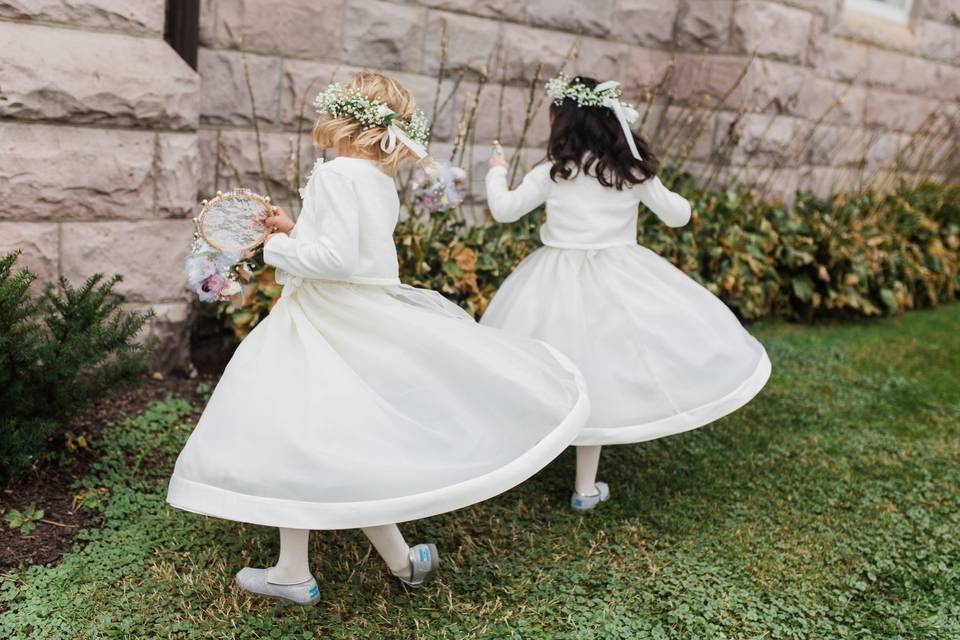 Dancing flower girls