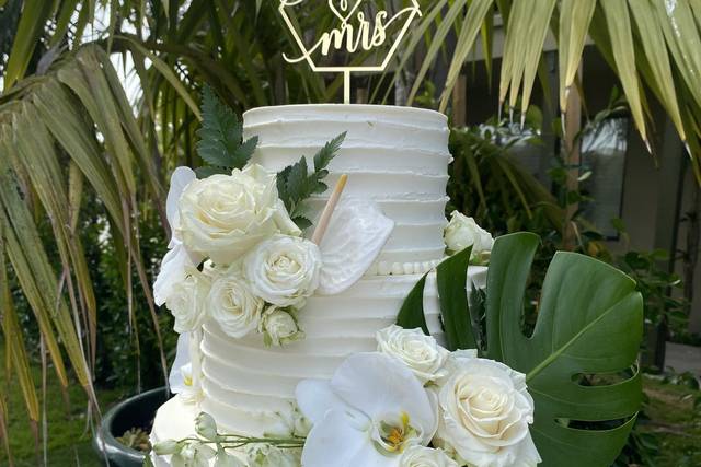 Wedding cake flowers