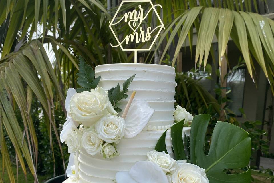 Wedding cake flowers