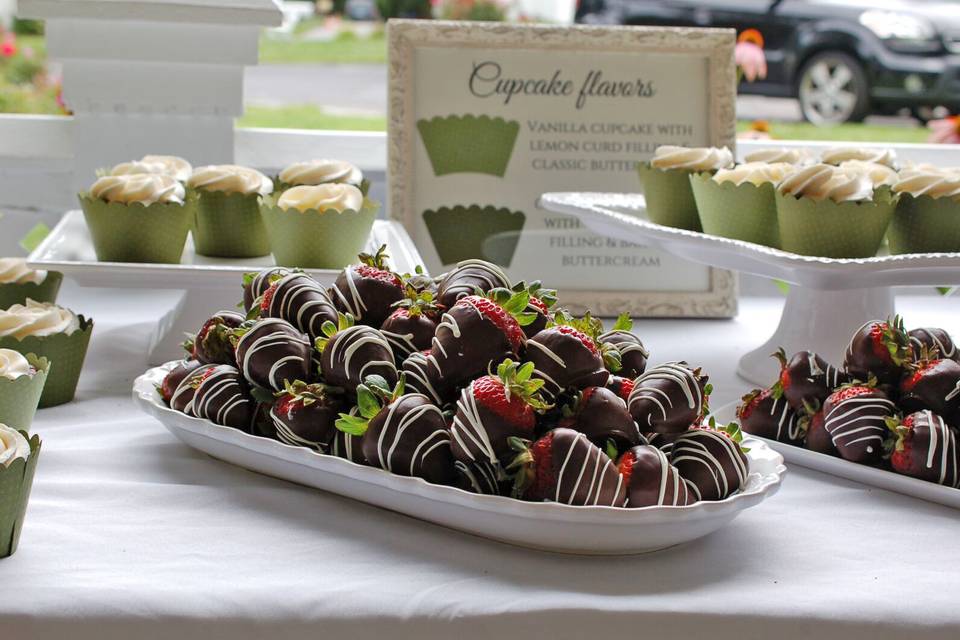 Chocolate-covered strawberries and cupcake spread