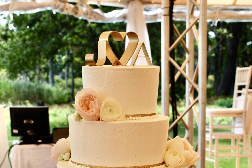 Pattern rose gold tiered cake