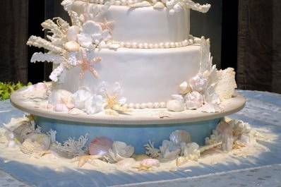 Stunning fondant cake with sugar flowers.