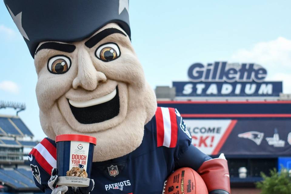 Mascot with ice-cream