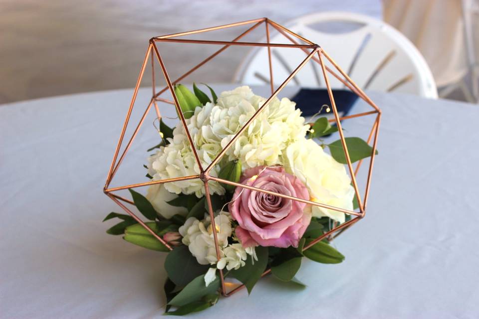 Geometric centerpiece