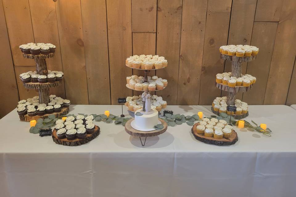 Rustic Stands w/Cupcakes