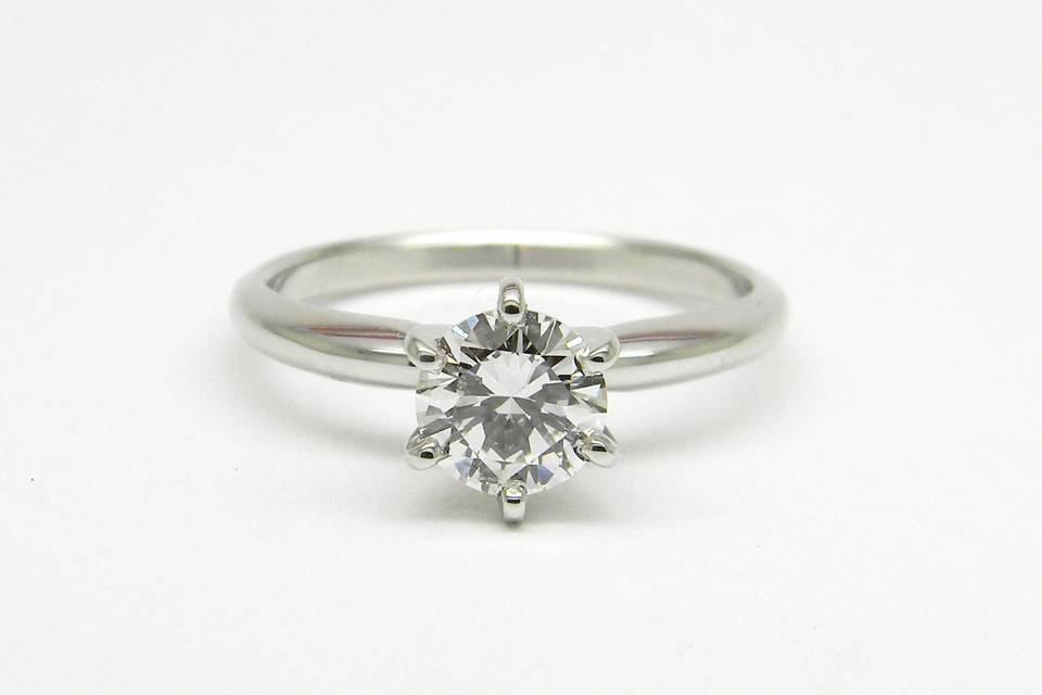 Classic solitaire ring