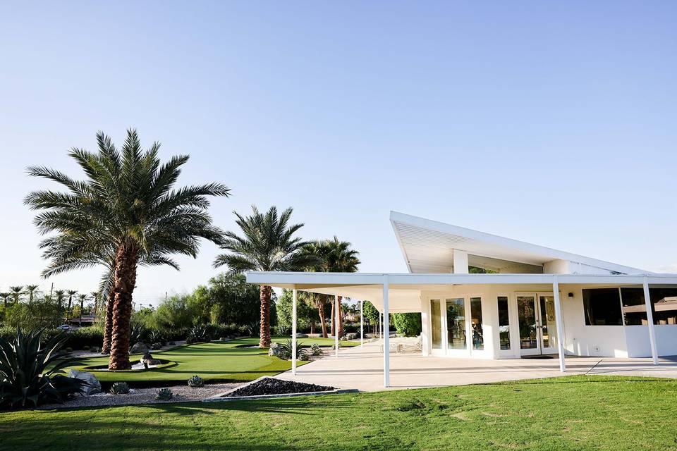 Parabolic roof structure