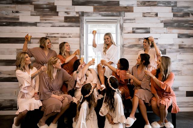 Bride + vridesmaids cheering - Natalia Baqueiro Photography