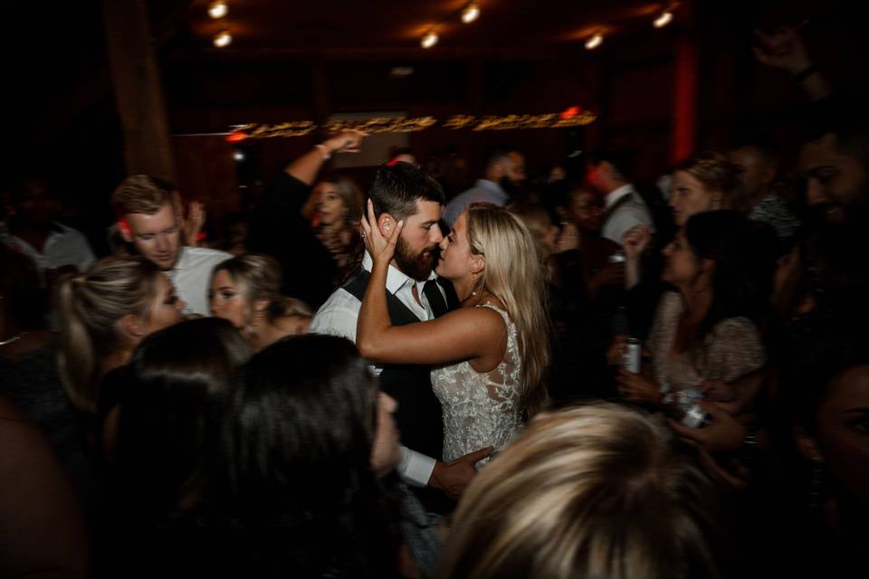 Couple dancing - Natalia Baqueiro Photography