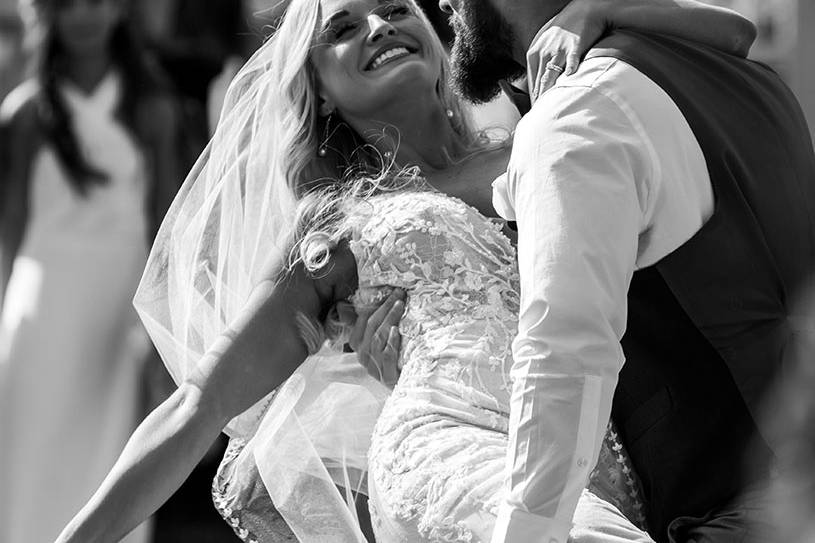 Bride + vridesmaids cheering - Natalia Baqueiro Photography