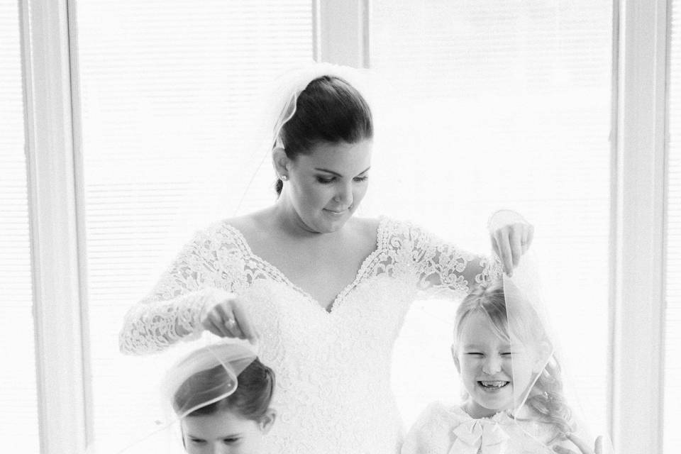 The bride with flower girls