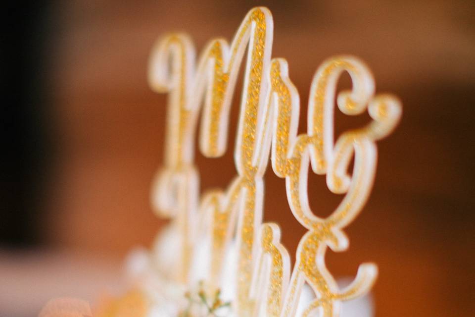 Mr and Mrs wedding cake decoration