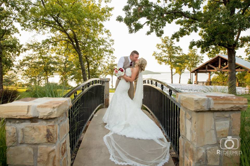 Kiss on the bridge