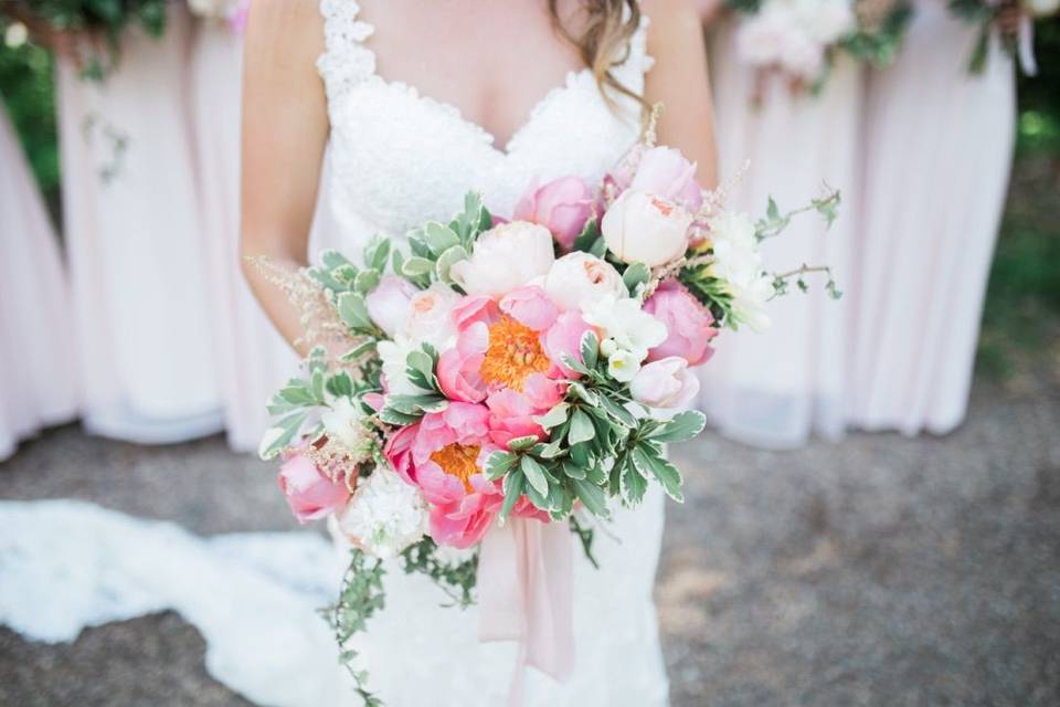 Bouquet of pink and white flowers