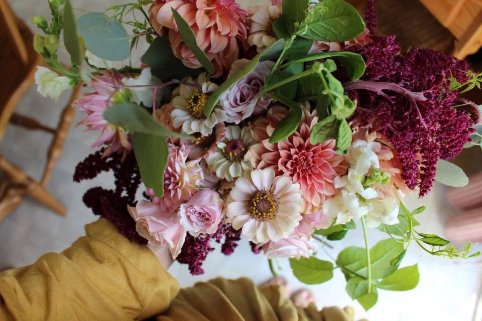 Bouquet of pink, magenta and white flowers