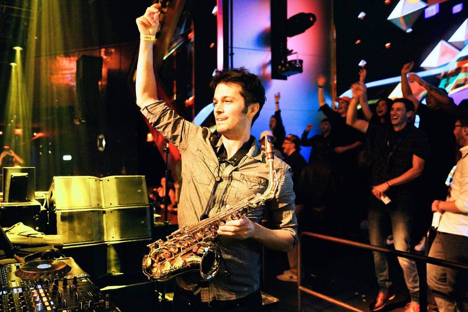 Tim Lacatena (DJ + Sax)
