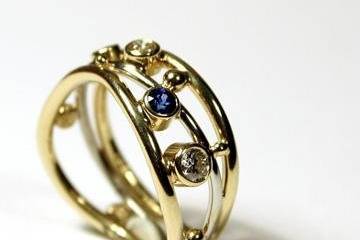 18k yellow gold with diamonds and sapphires