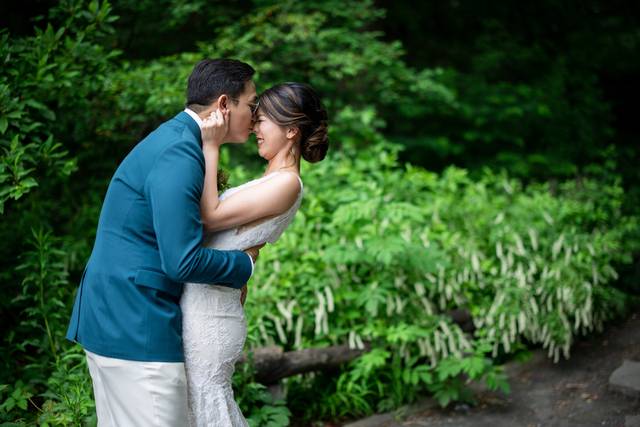 First look kiss!