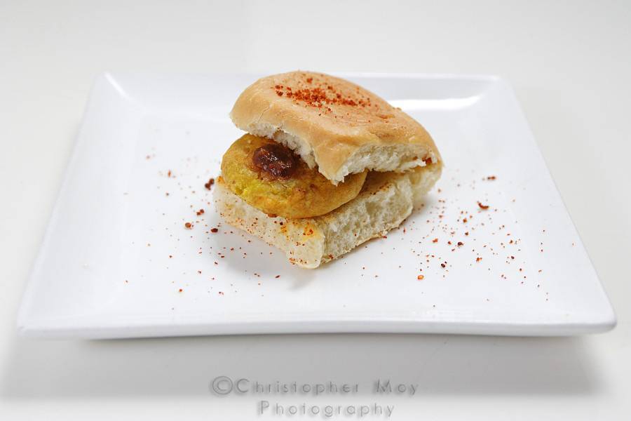 Special vada pav