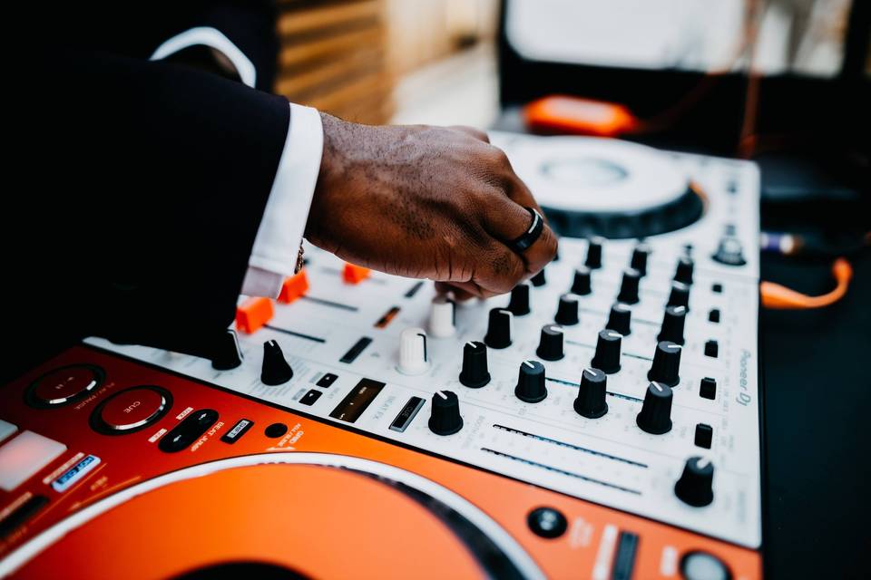 Quality Controller DJ