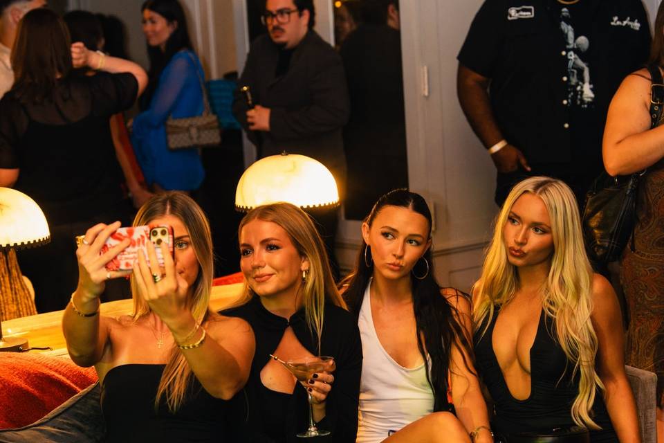 Champagne debut: guests, 2026
