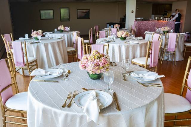 Pretty in pink micro wedding