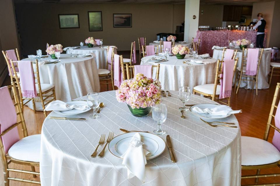 Pretty in pink micro wedding