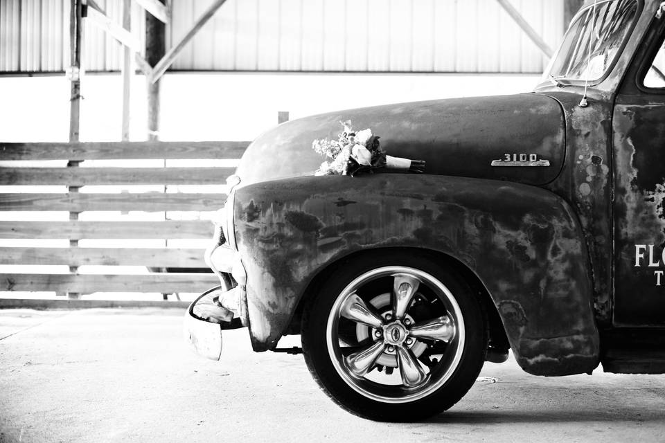 Bridal bouquet on the rustic car