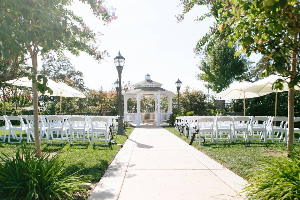 Outdoor ceremony in The Garden