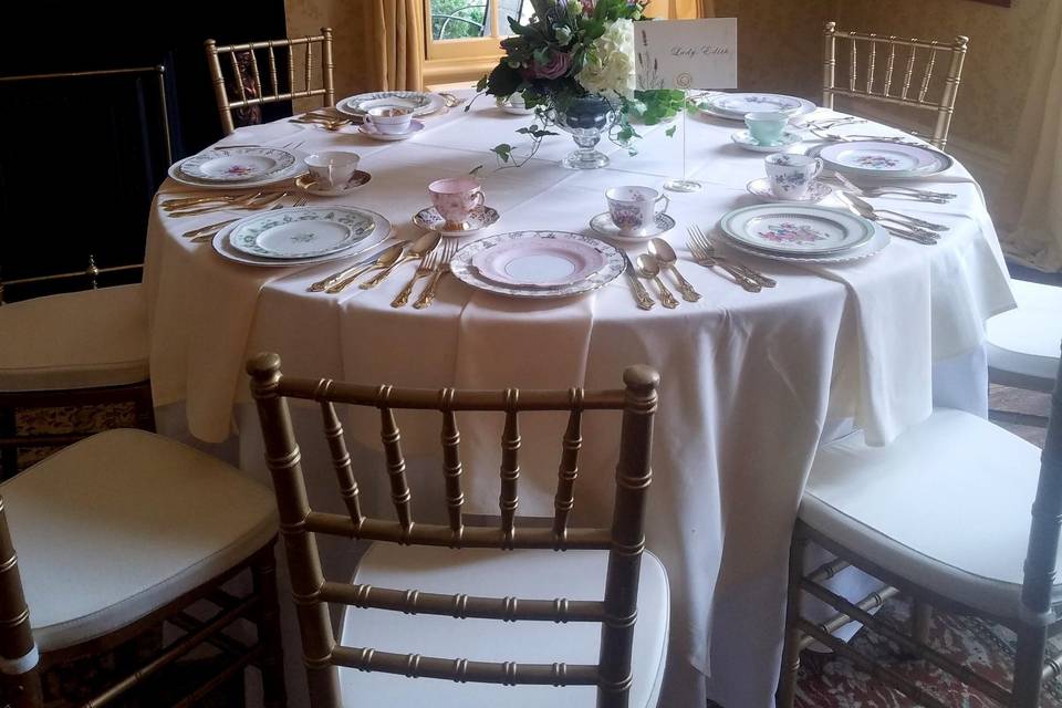 Guest reception table