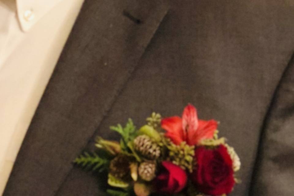 Holiday pocket boutonniere