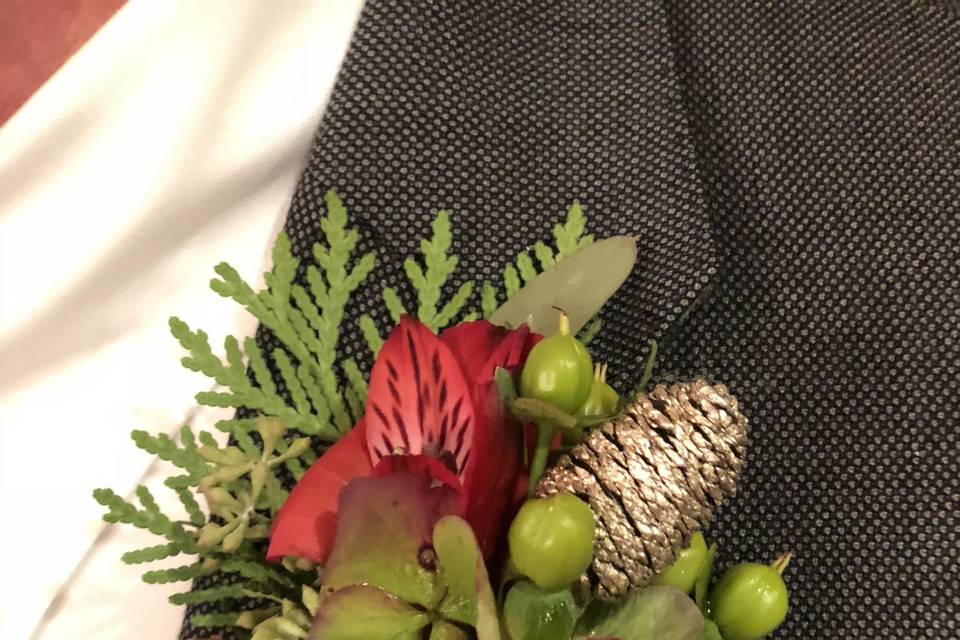 Holiday boutonniere