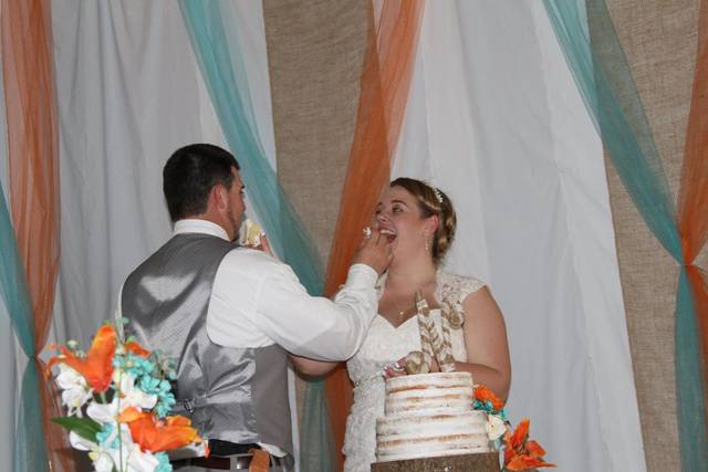 Eating of wedding cake
