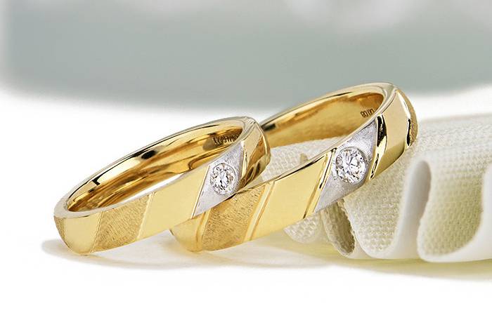 Gold wedding rings