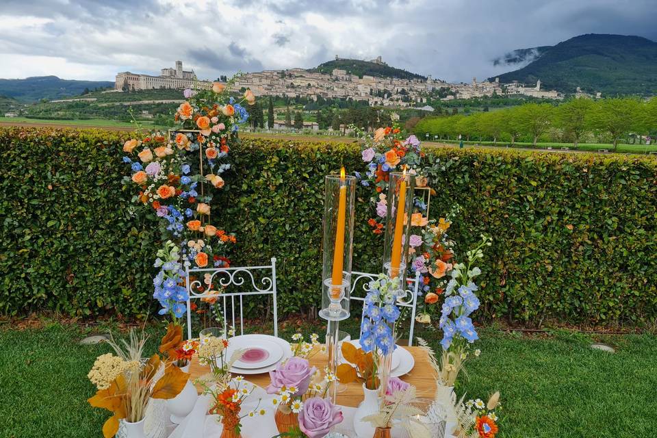 A colourful sweetheart table
