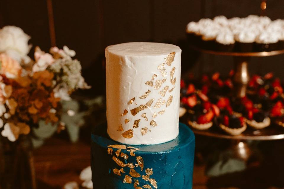 2 tier - MT/Gold leaf scatter