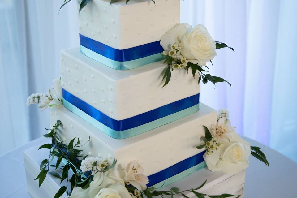 royal blue square wedding cakes