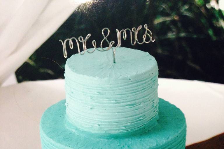 Four tier wedding cake with a grey bow