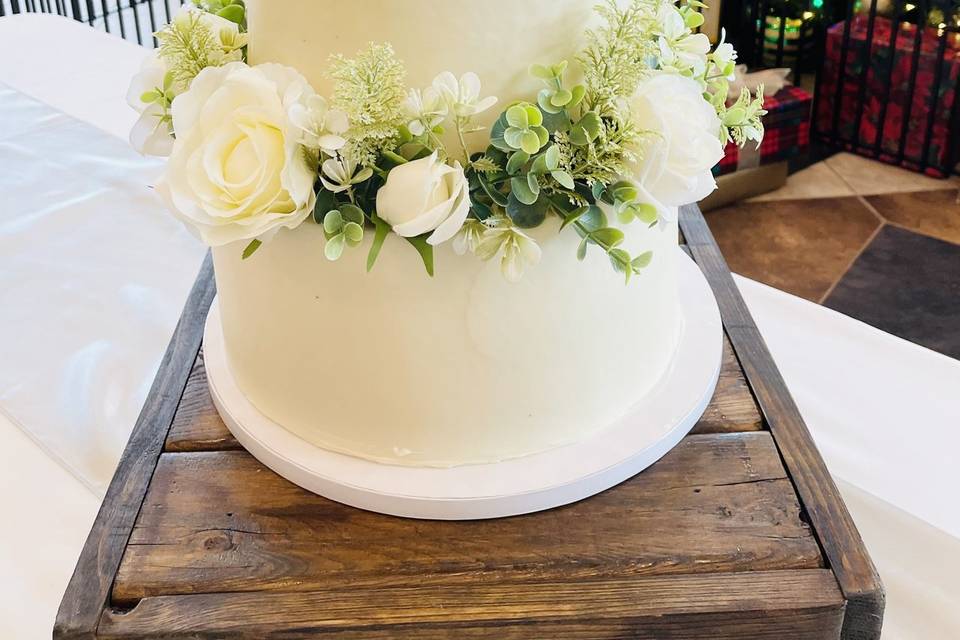2 tier wedding cake