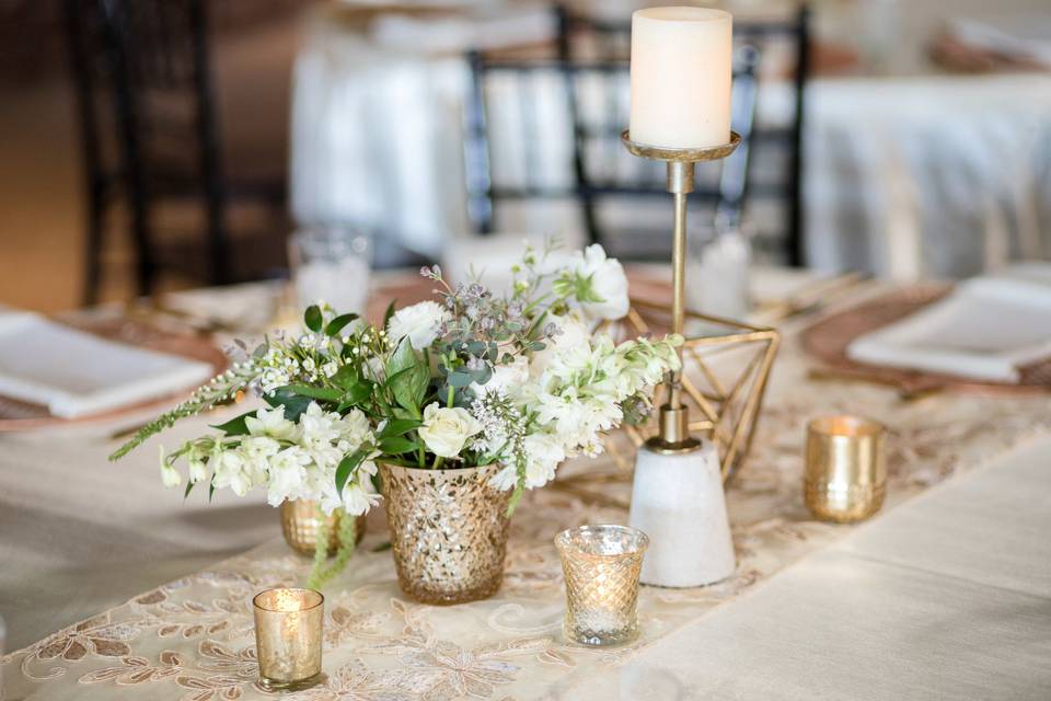 Gold wedding decor