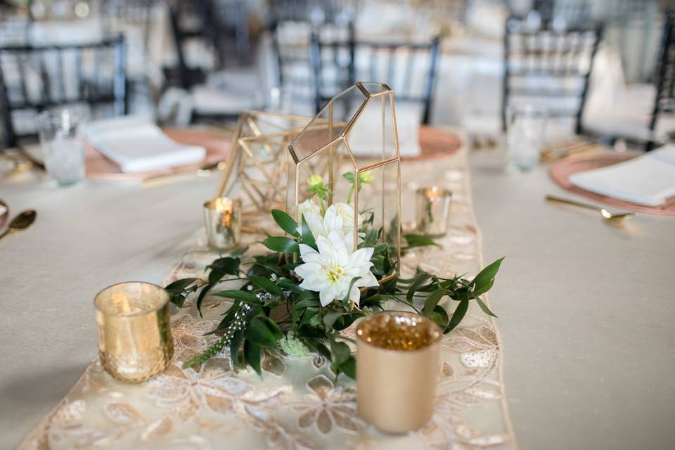 Gold table decor