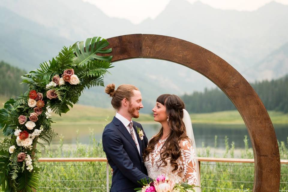 Tropical Round floral arch