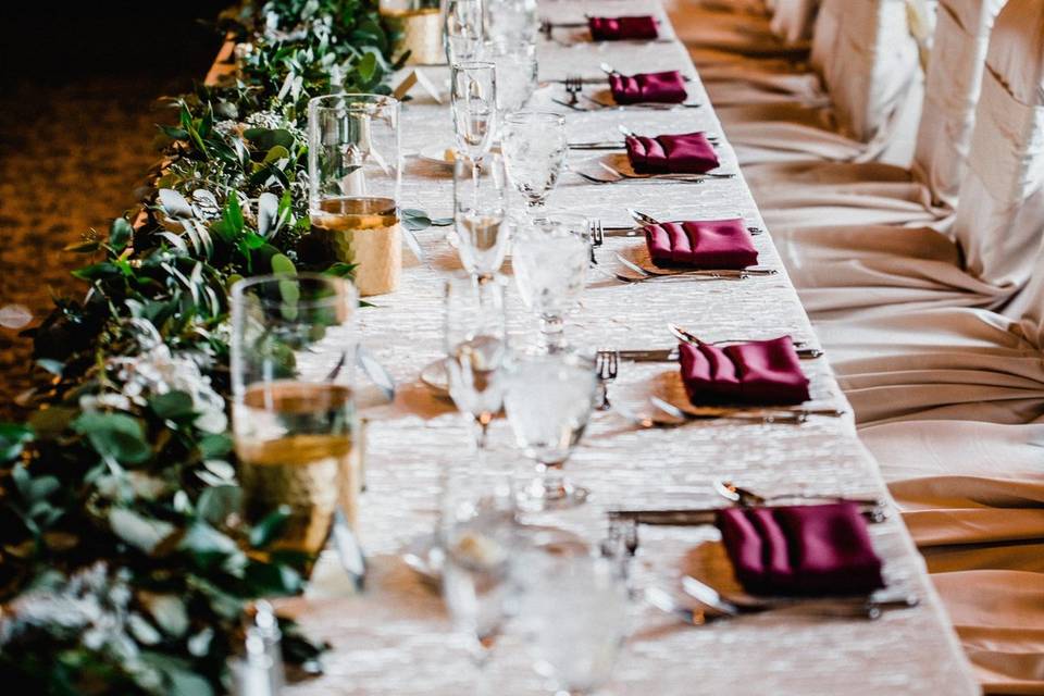 Garland head table